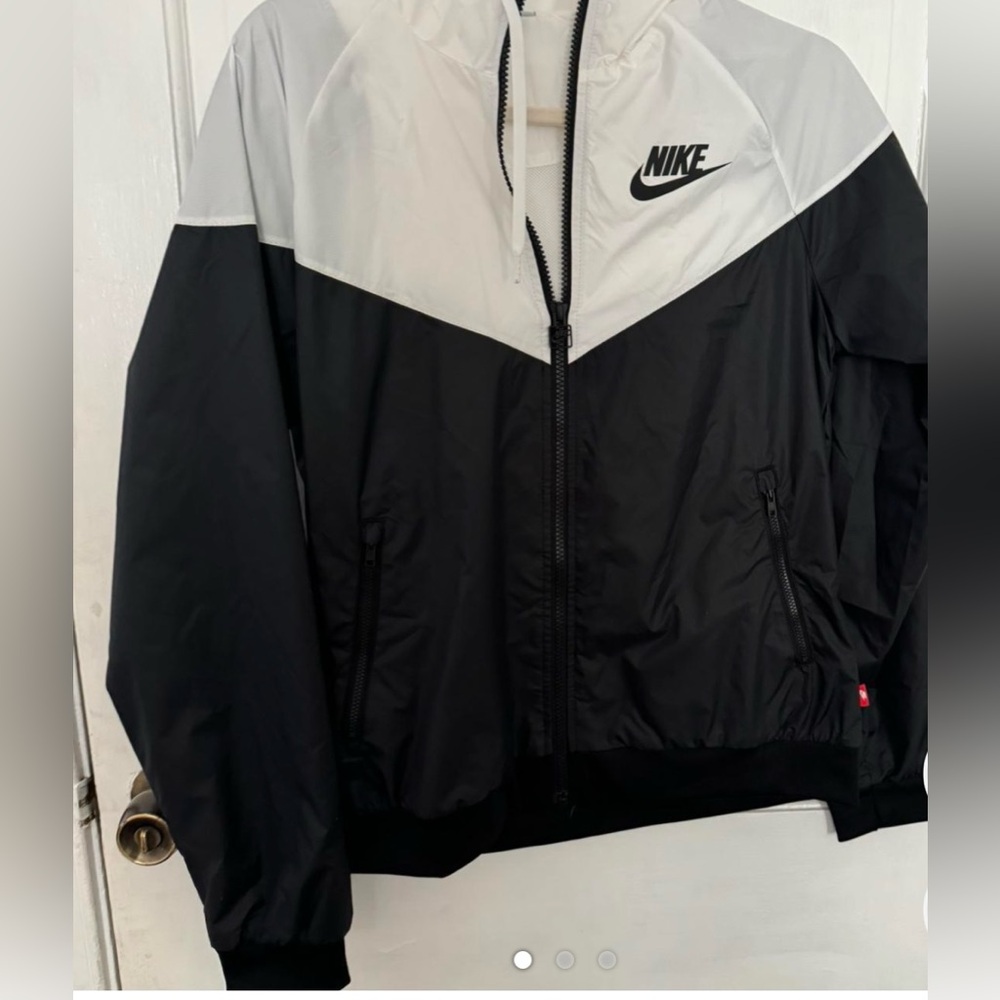 Nike Women Windbreaker